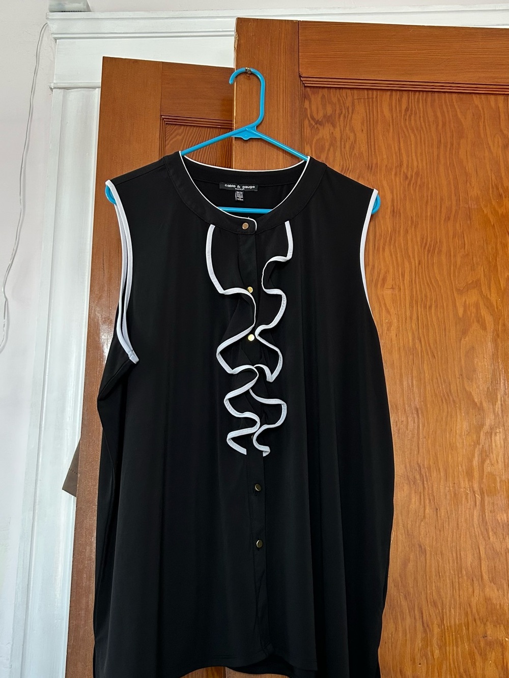 Cable & Gauge Black Sleeveless Blouse with White Logo Trim - Picture 4 of 7